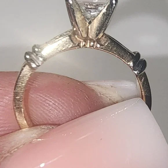 Diamond Engagement Ring - Picture 3 of 4